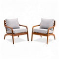 Twee houten stoelen met bekleding in lichtgrijs 80 x 75 x 85cm