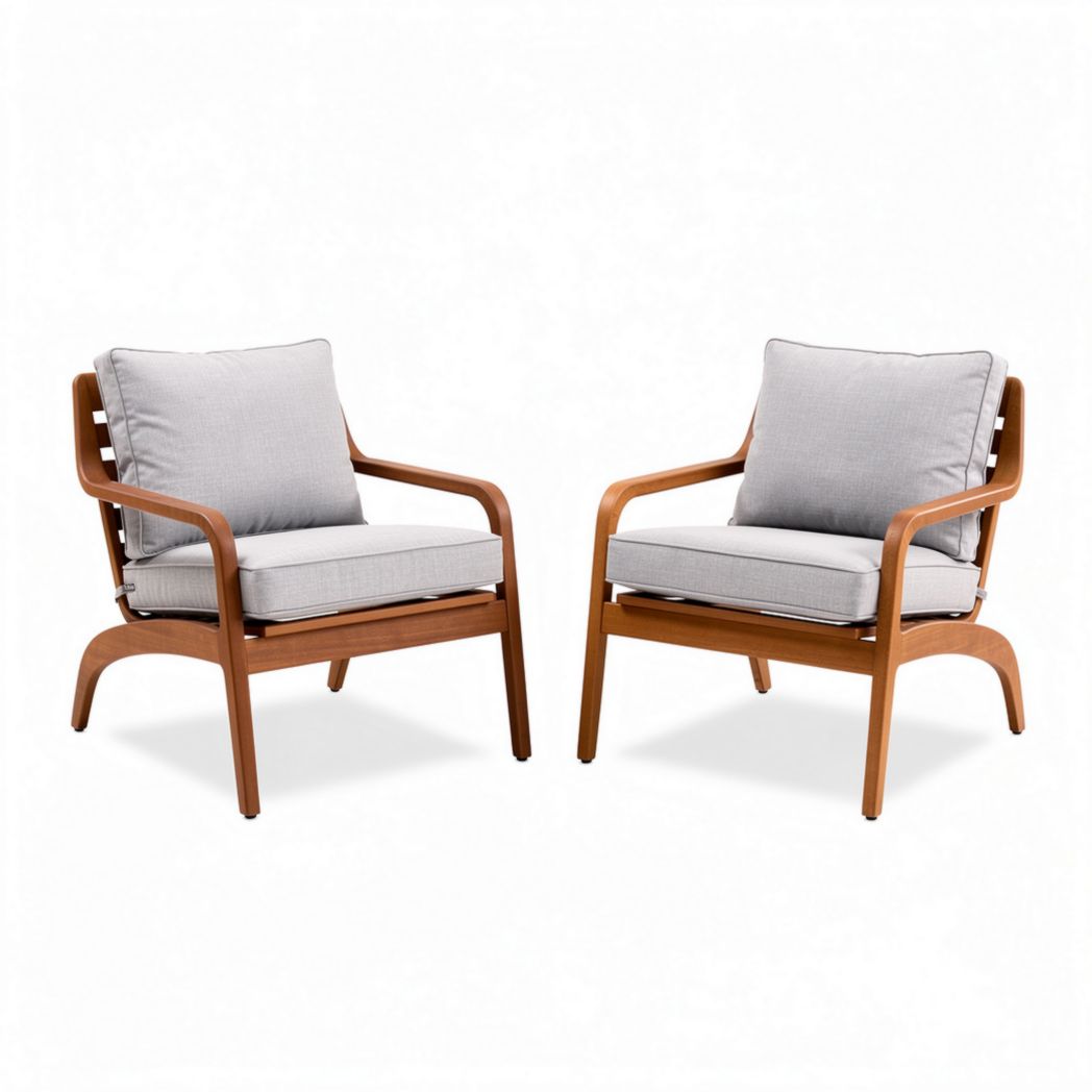 Twee houten stoelen met bekleding in lichtgrijs 80 x 75 x 85cm